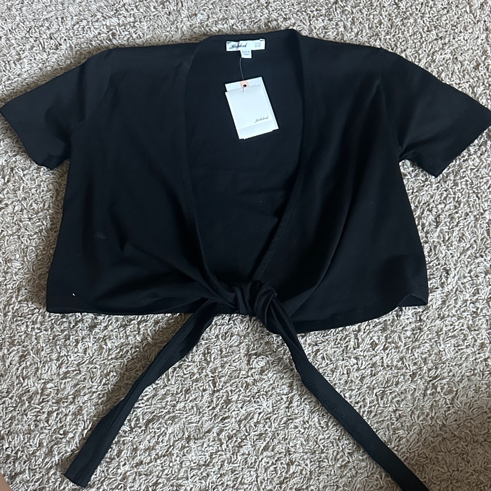 Chic Black Tie-Front Crop Top